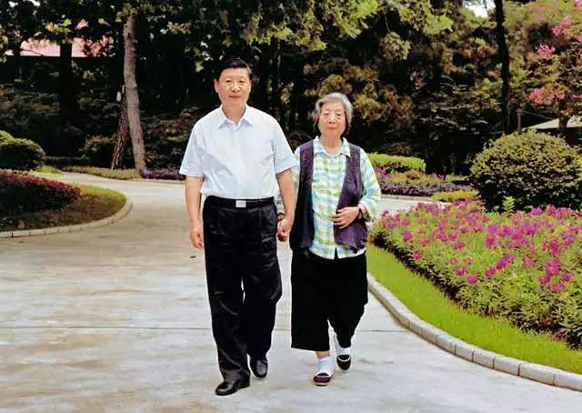 习近平给母亲的“礼物”